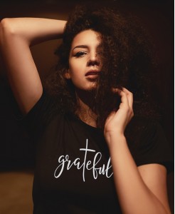 Women's Printed "Grateful" Shirt